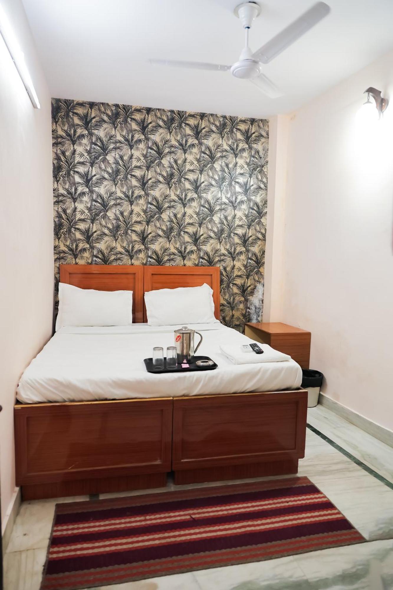 Mannat Stay Hotel - Laxmi Nagar New Delhi Eksteriør bilde