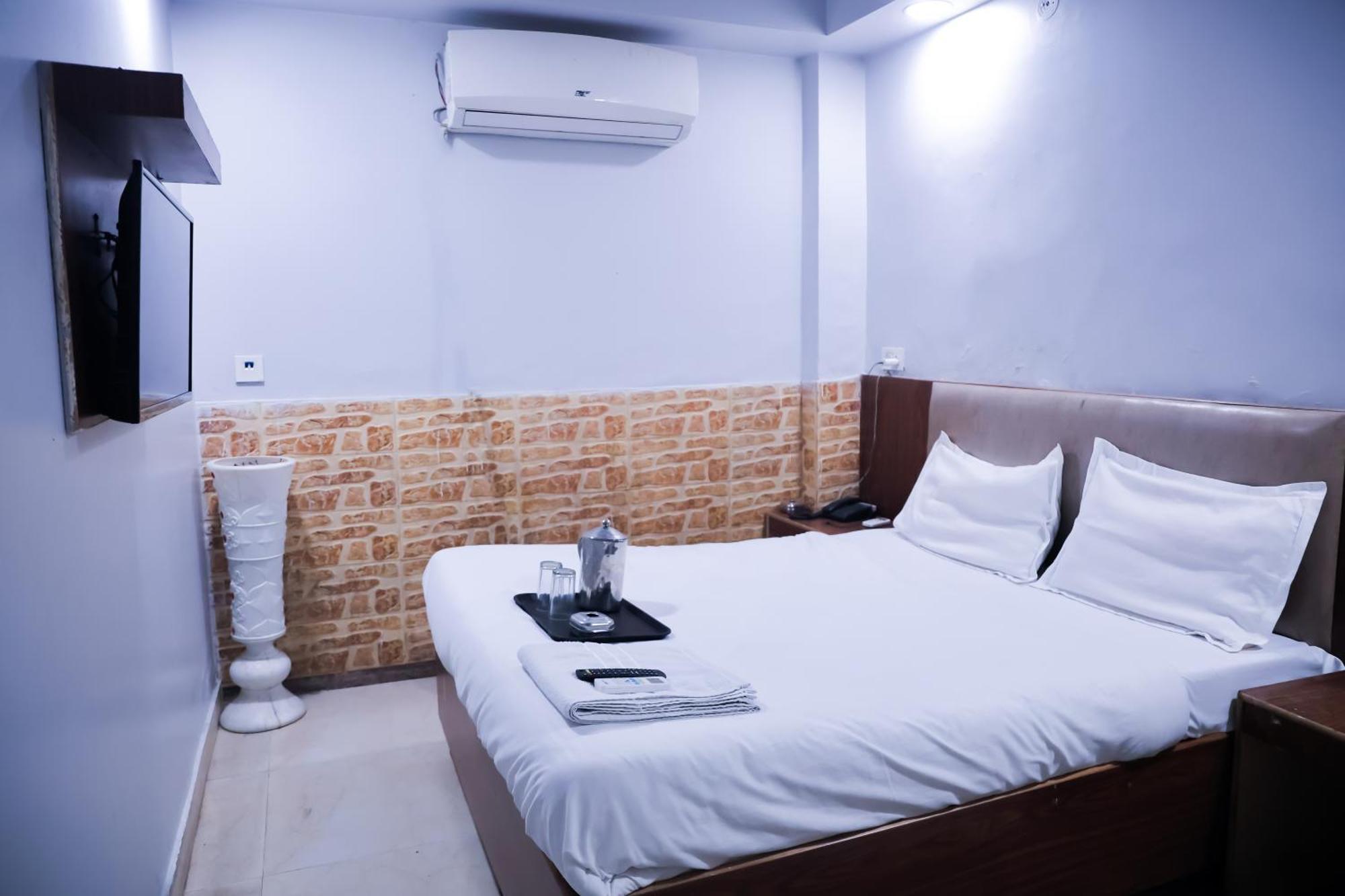Mannat Stay Hotel - Laxmi Nagar New Delhi Eksteriør bilde